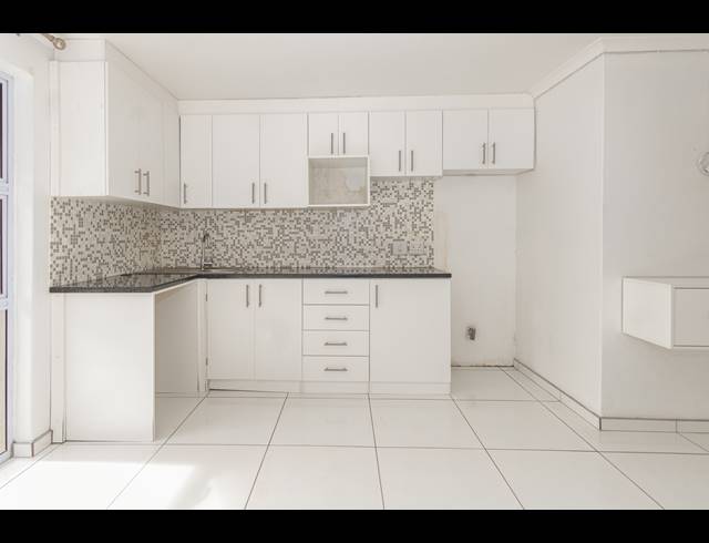 0.5 BEDROOM SECTIONAL TITLE SOLD IN BLOUBERG SANDS